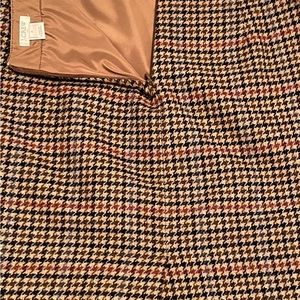 FALL SKIRT - SIZE 4! A MUST HAVE 🧡